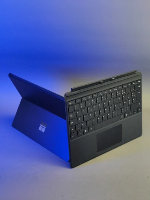 Microsoft Surface pro 8 i7-1185g7 16gb  256gb SSD écran 13" Pixel sense
