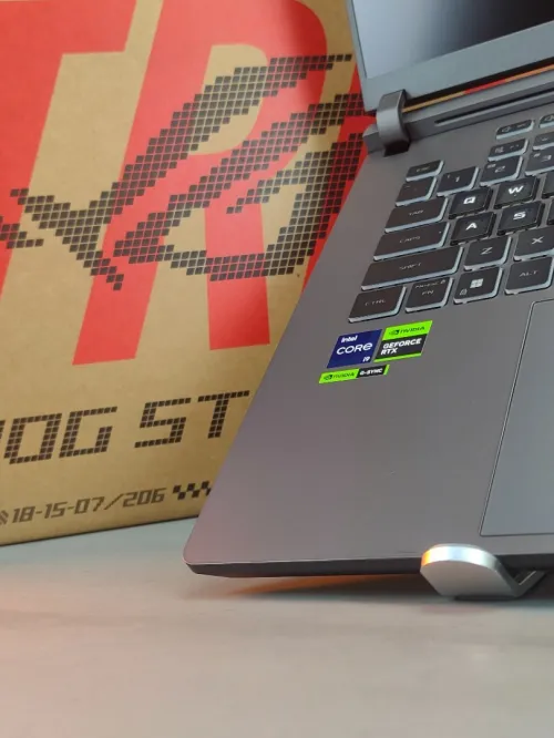 Asus ROG STRIX g16 i914900HX RTX 5060 RAM. 16 SSD 1TB ÉCRAN 16"