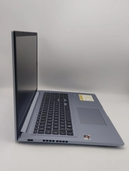 Asus Vivobook 17 Ryzen 5 5600H 8 Go DDR4 512 Go SSD 17 pouces AMD Radeon Graphics