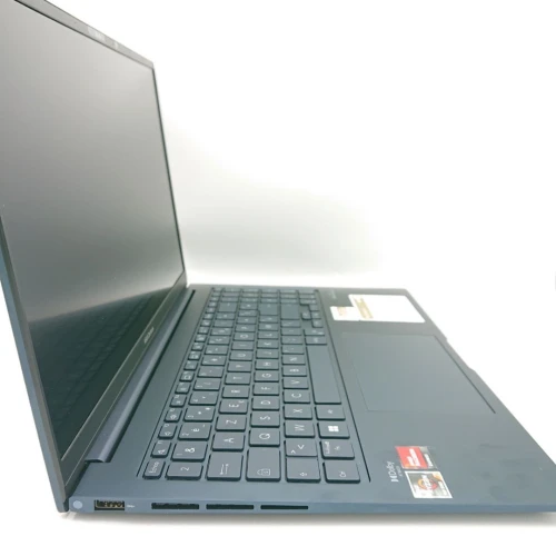 Asus zenbook 15 ( UM3504D ) Ryzen 7 7735U 32 GB DDR5 01 To SSD 15 pouces FHD  AMD Radeon Graphics
