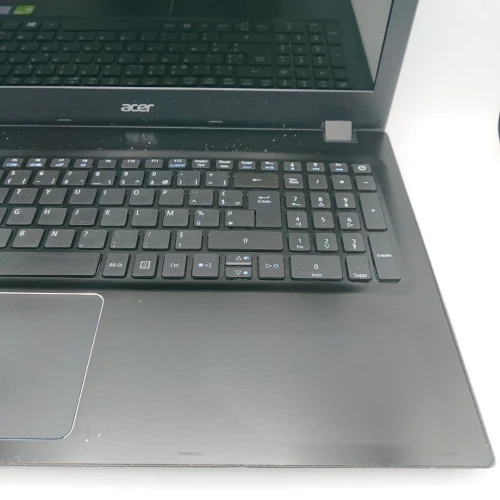 Acer aspire F5  i7-6600U 8 Gb DDR4 128 Gb SSD + 01 To hdd 15.6 pouces HD LED NVIDIA GeForce 940M