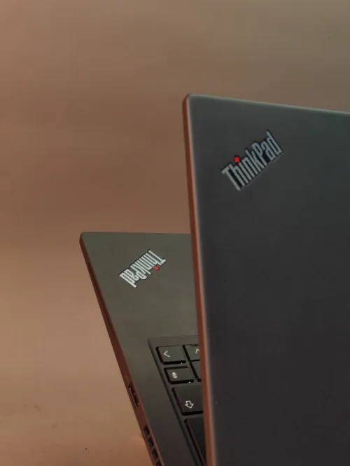 LENOVO THINKPAD T14S GEN 3 RYZEN 7 6850U amd Radeon 680M 16gb lpddrx5 SSD 512gb écran 14" WUXGA