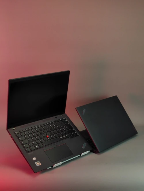 Thinkpad t14s gen 3 Ryzen 7 pro 6850u 32gb lpddrx5 512gb SSD écran 14" wuxga