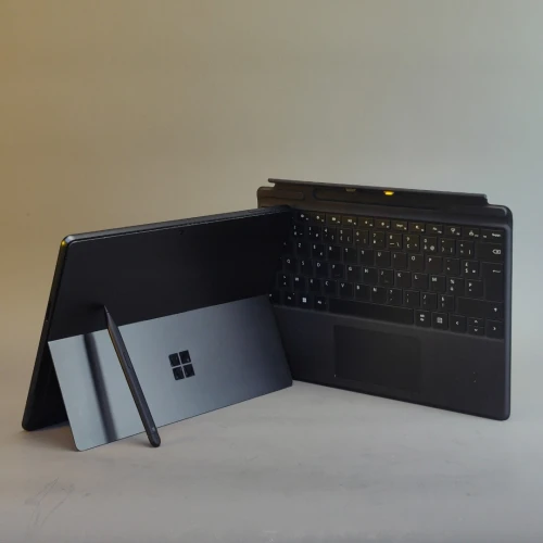 Microsoft surface pro 9 i5-1235u 8gb lpddrx5 256gb SSD écran 13"