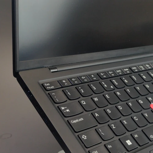 Lenovo Thinkpad X1 carbon gen 12 ultra 5 125u 16gb LPDDRX5 512gb SSD ÉCRAN 14" wuxga