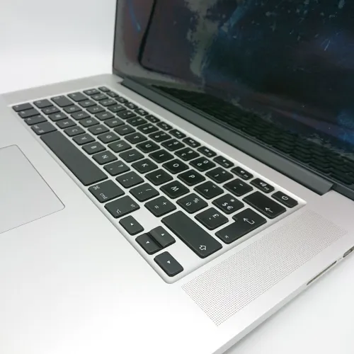 Macbook Pro (Retina, 15-Inch, 2015)  I7-4770HQ 16 Gb Ram / 256 Gb 15 Pouces Retina (2880x1800)