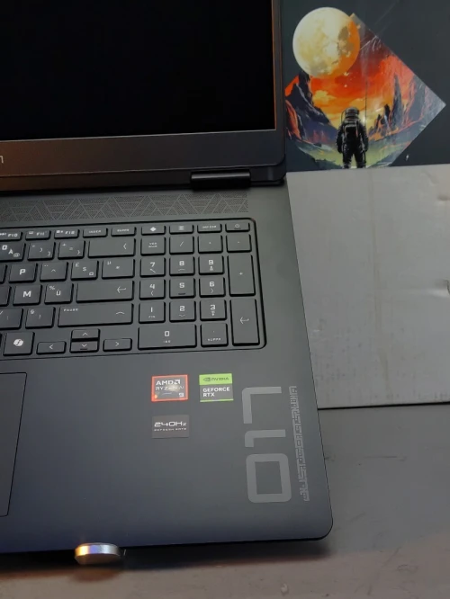 HP OMEN 17 RYZEN AI 9 365 RTX 5070 RAM 32GB DDR5 SSD 1TB ÉCRAN 17" QHD