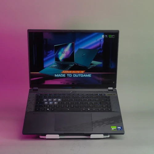 Gigabyte aorus elite 16 AE6H ULTRA 9 275HX RTX 5070 32GB DDR5 1TB SSD ÉCRAN 16" 2K 165HZ