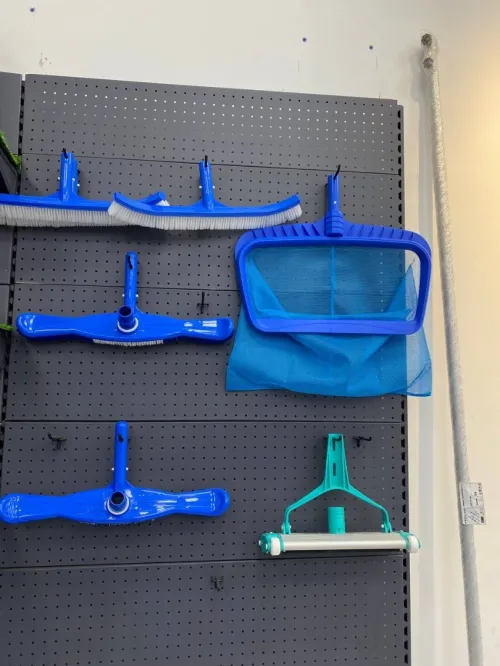 مستلزمات تنظيف المسابح Produits de nettoyage de piscine