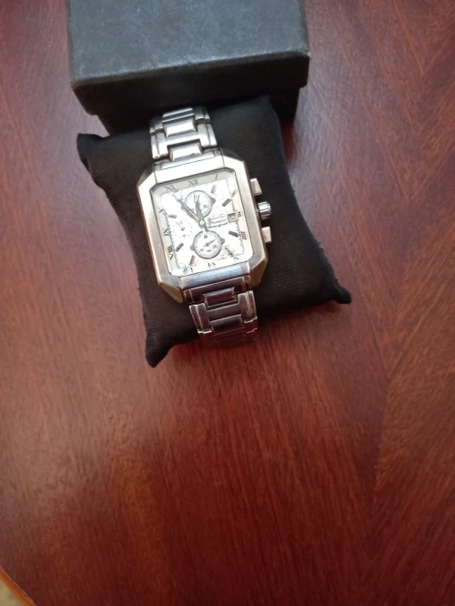 A vendre une très belle montre originale pour homme de marque SEIKO 