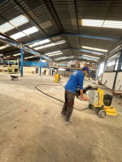 Ponçage et rabotage des sols en béton 
