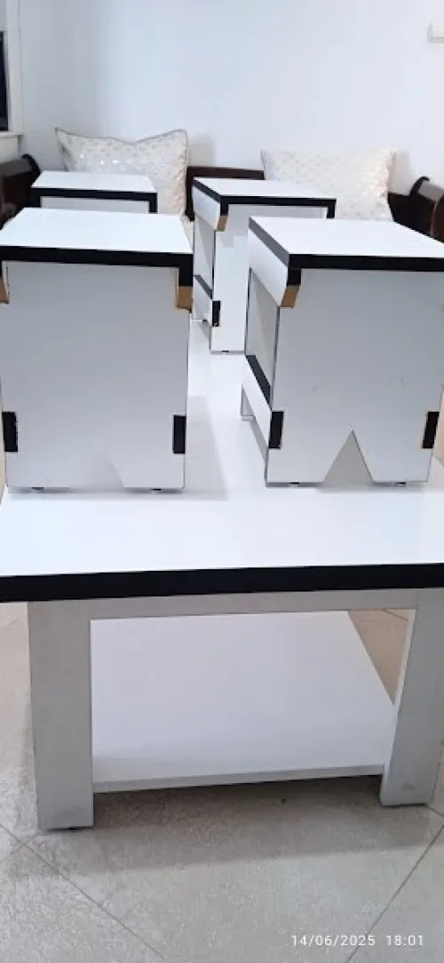 Table basse + 4 tabourets couleur Blanche