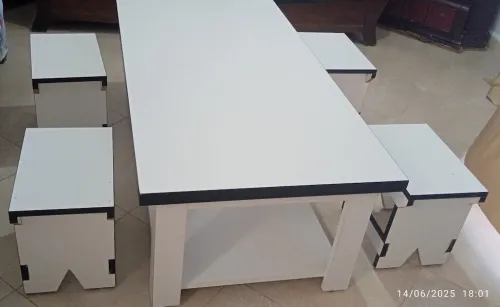 Table basse + 4 tabourets couleur Blanche