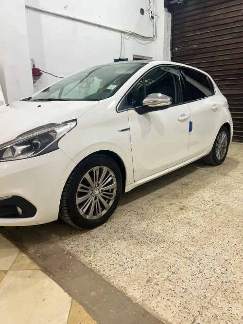 Peugeot 208 2018 Allure Facelift