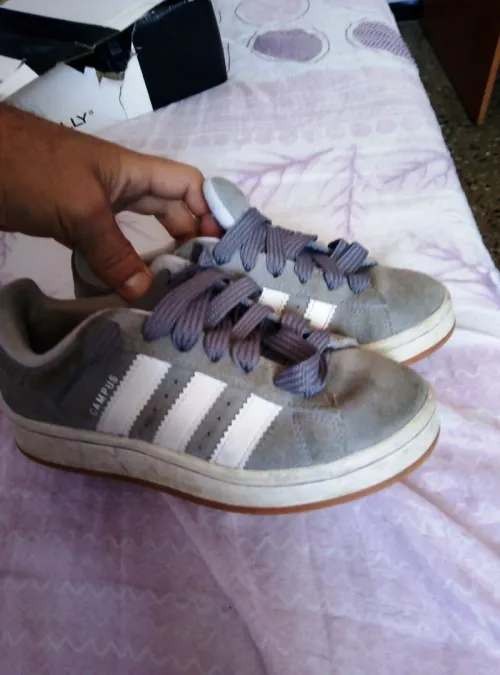 un lots de chaussure