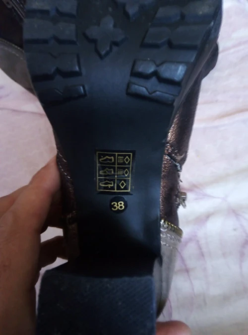 un lot de chaussure