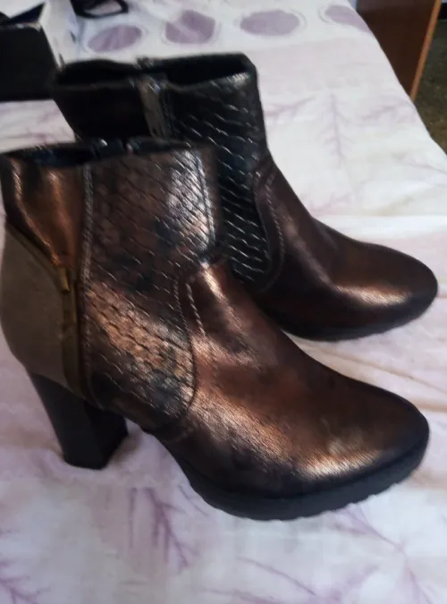un lots de chaussure