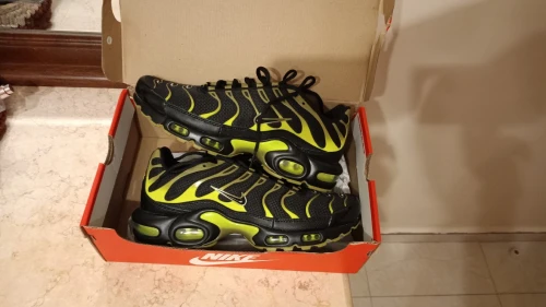 NIKE AIR MAX PLUS