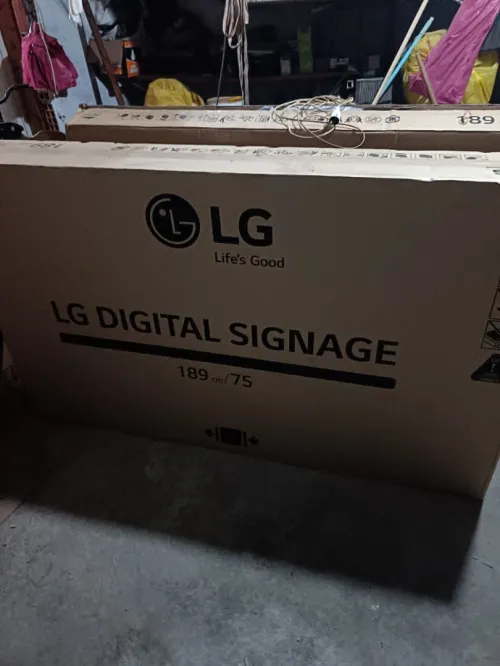 LG digital signage