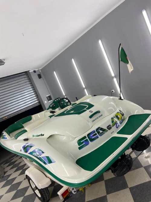 Jet boat  قارب سريع