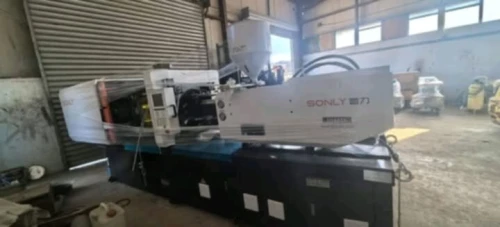 Machine d'injection plastique