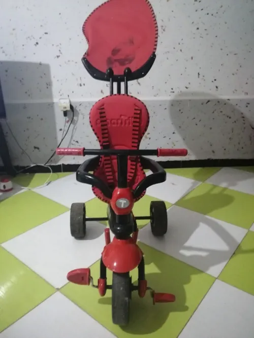 Vélo poussette tricycle