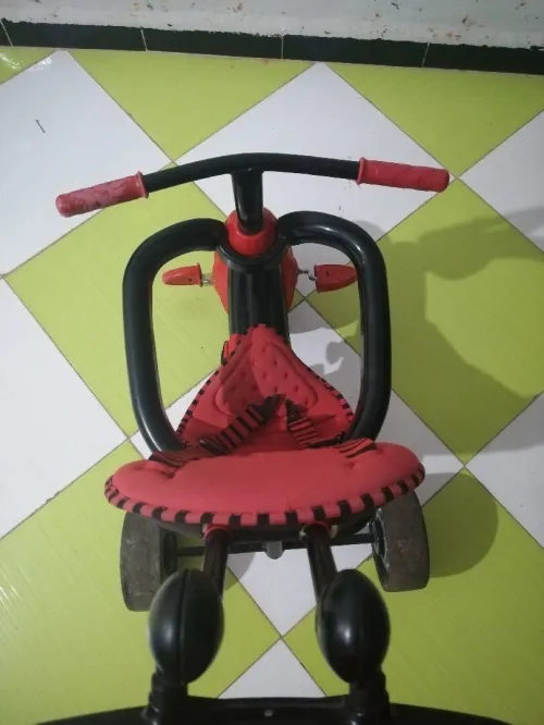 Vélo poussette tricycle