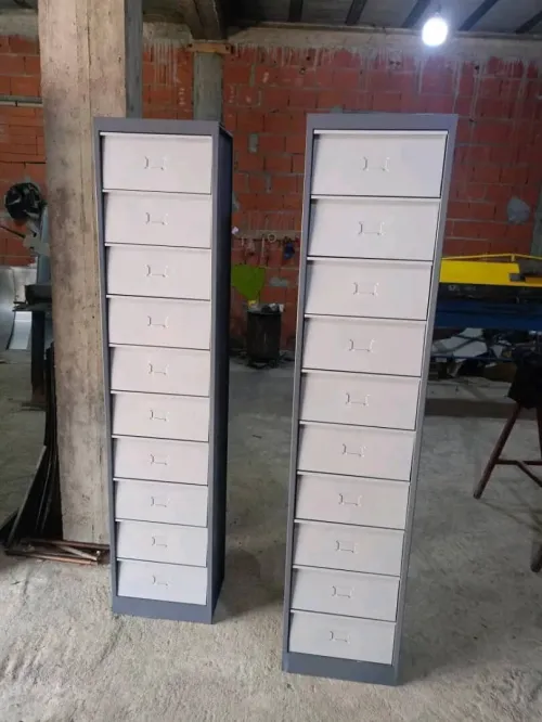 Armoire métallique de rangement
