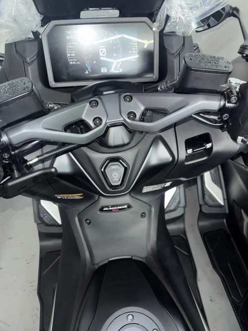 YAMAHA TMAX Tech max / 25eme anniversaire 2026