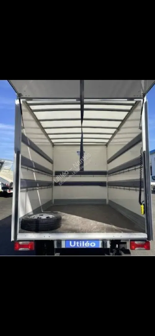 نقل البضائع والترحيل الكامل باحترافية وأمان Transport de marchandises et déménagement complet avec professionnalisme et sécurité