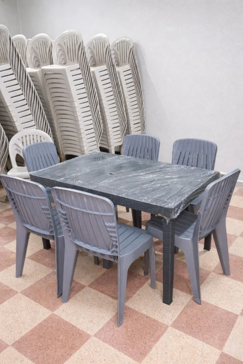 Tables et chaises plastique  طاولات و كراسي بلاستيكية