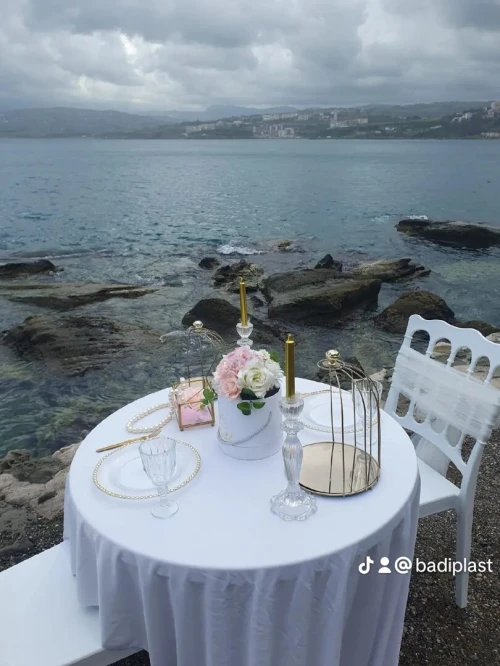 Tables et chaises plastique  طاولات و كراسي بلاستيكية