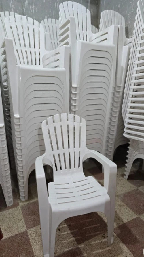 Tables et chaises plastique  طاولات و كراسي بلاستيكية
