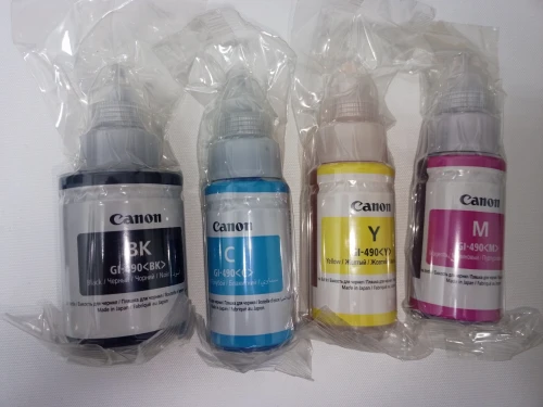 pack de quatre bouteilles d'encre Canon GI-490 originales.