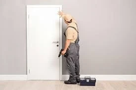 Pose des portes d'entrée et porte d'intérieur
