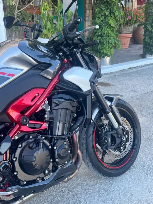Kawazaki Z900 2025