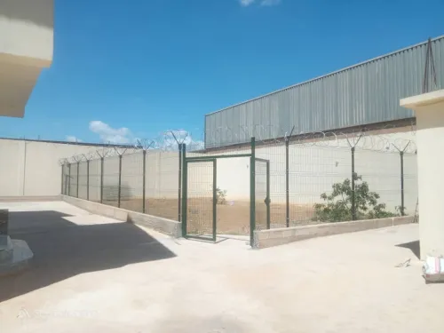 construction des hangar ,Charpentier ,panneau sandwich  , Gazon ....