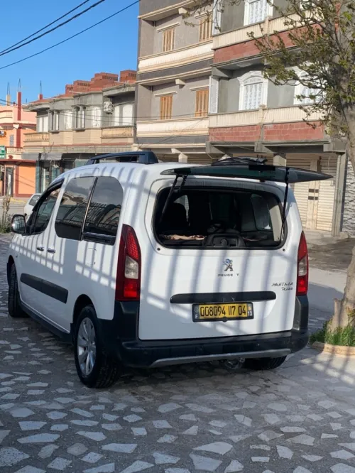 Peugeot Partner 2017 Tepee Allure 