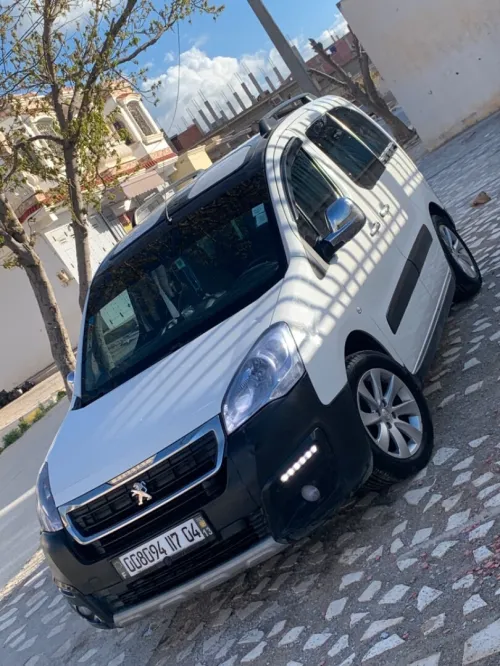 Peugeot Partner 2017 Tepee Allure 