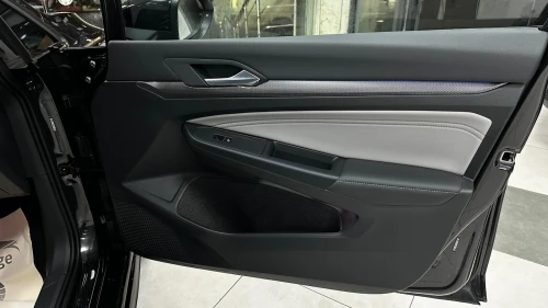 Volkswagen Golf 2026 R line full black