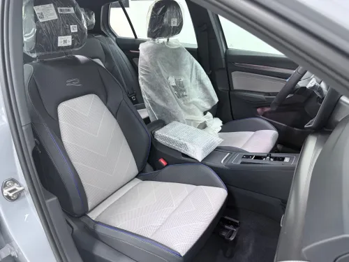 Volkswagen Golf 8.5 2026 R line black edition