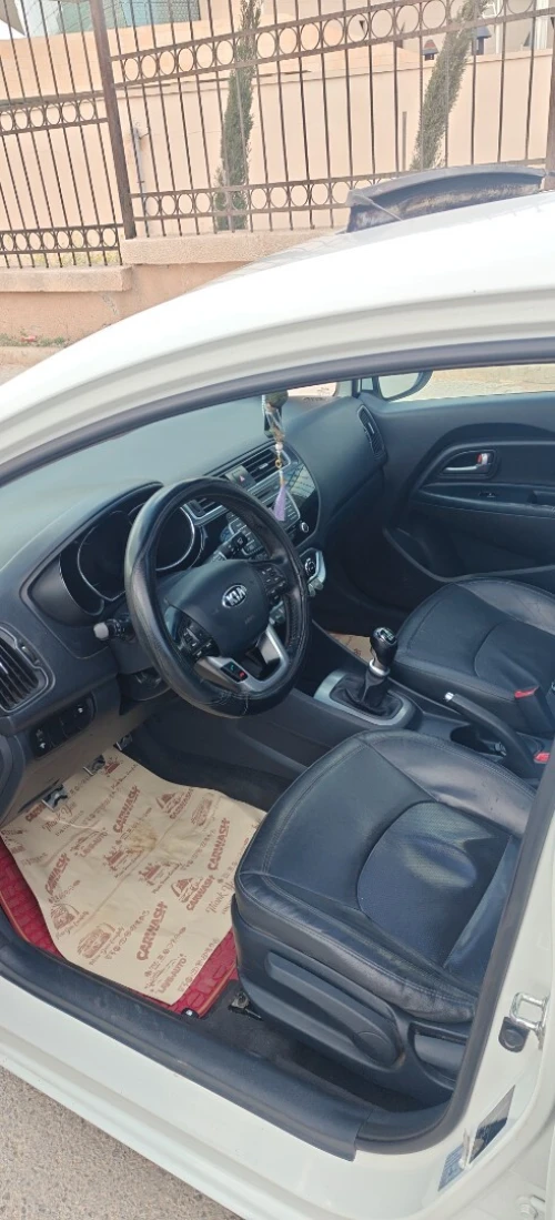Kia Rio 5 portes 2015 Funny Facelift 
