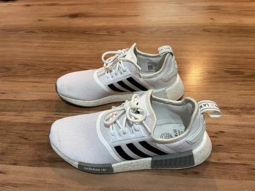 Baskets Adidas originals valeur 150$