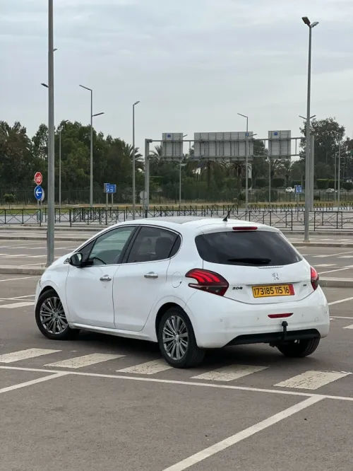 Peugeot 208 2015 Allure Facelift