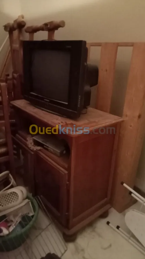 Vent chambre à coucher très peu servi compléte +living salon divers meubles en plus