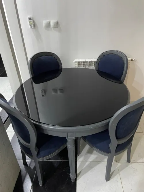 Table avec 4 chaises