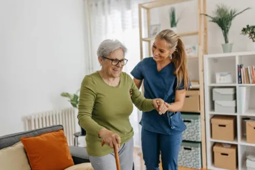 Garde malade homme et femme nuit et jour h/24/24,7/7 à domicile ou à l'hôpital 