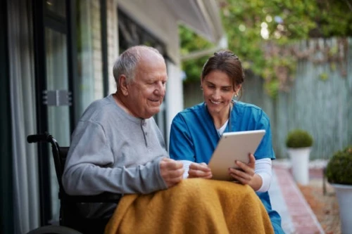 Garde malade homme et femme à domicile ou à l'hôpital