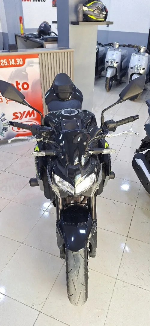 Kawazaki Z900 2025