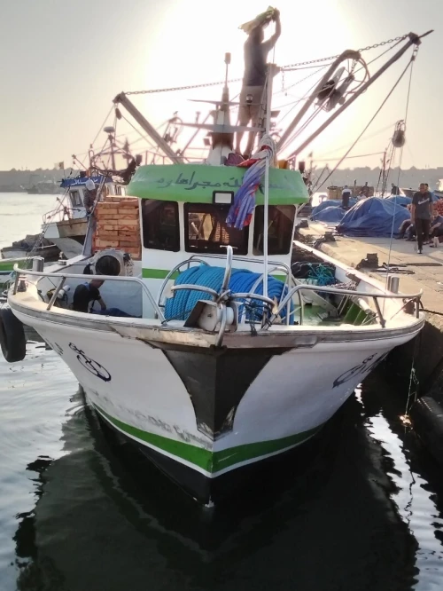 Bateau de pêche serdiné 